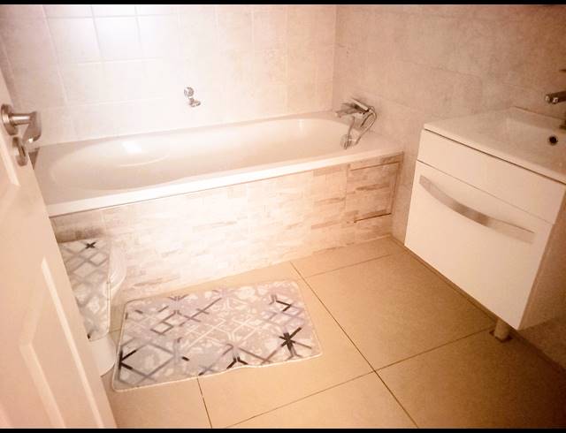 3 bed property for sale in ILLOVO BEACH